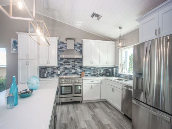 Four Bedroom Family Home in Sombrero Beach with Pool & Dock