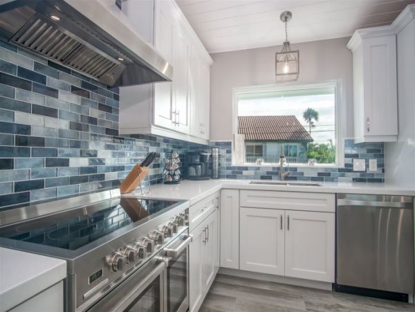 Four Bedroom Family Home in Sombrero Beach with Pool & Dock