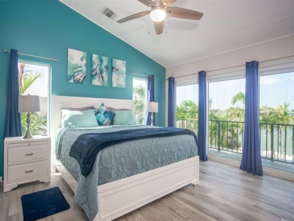 Four Bedroom Family Home in Sombrero Beach with Pool & Dock