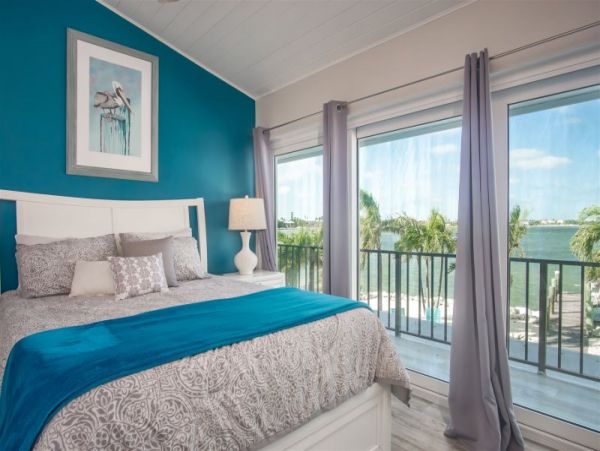 Four Bedroom Family Home in Sombrero Beach with Pool & Dock