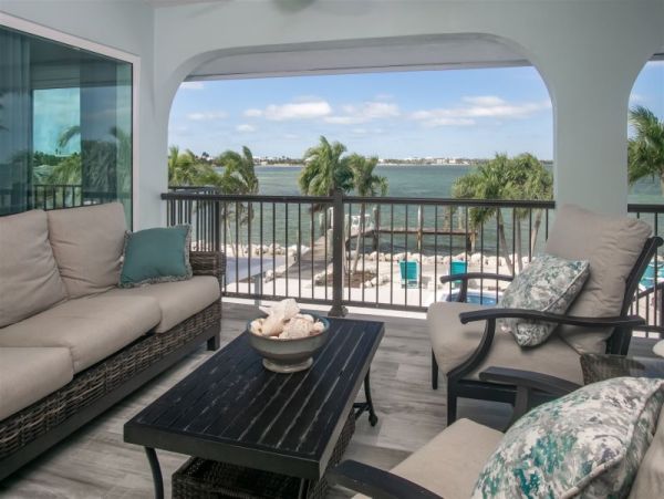 Four Bedroom Family Home in Sombrero Beach with Pool & Dock