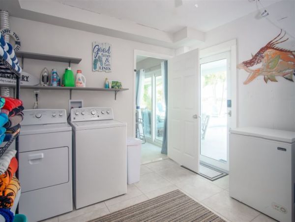 Four Bedroom Family Home in Sombrero Beach with Pool & Dock