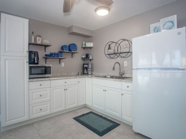Four Bedroom Family Home in Sombrero Beach with Pool & Dock