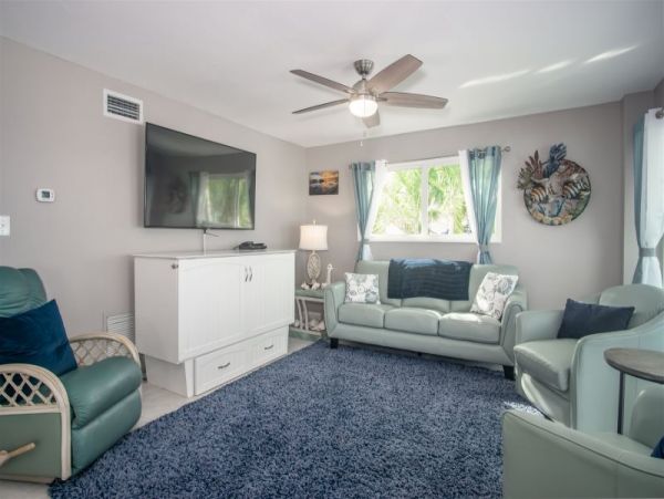 Four Bedroom Family Home in Sombrero Beach with Pool & Dock