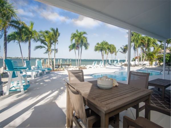 Four Bedroom Family Home in Sombrero Beach with Pool & Dock