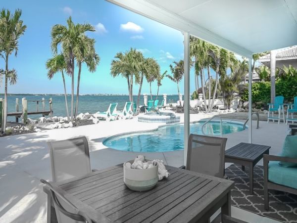 Four Bedroom Family Home in Sombrero Beach with Pool & Dock