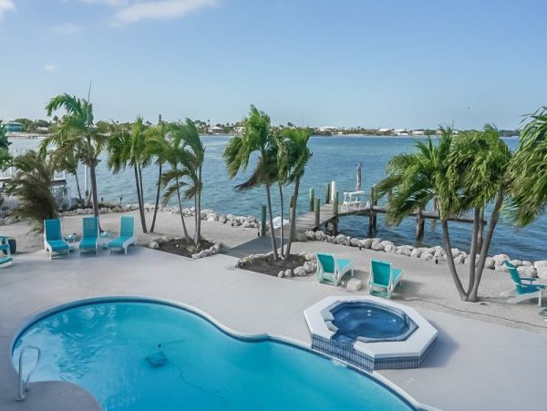 Four Bedroom Family Home in Sombrero Beach with Pool & Dock