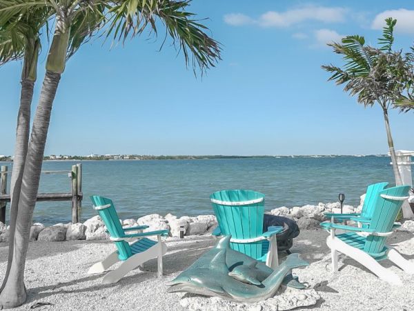 Four Bedroom Family Home in Sombrero Beach with Pool & Dock