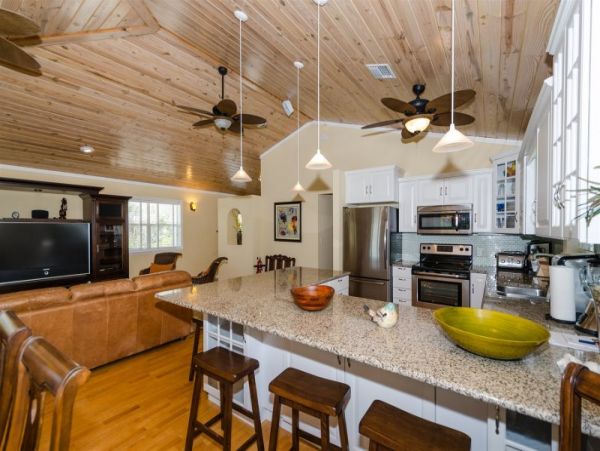 Marathon Vacation Home Five Bedroom with Pool Sleeps 12