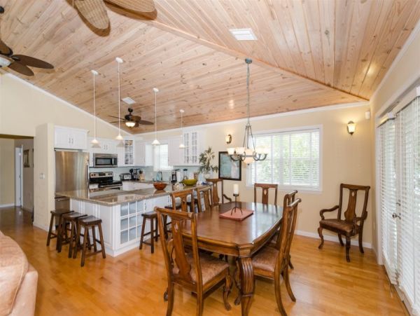 Marathon Vacation Home Five Bedroom with Pool Sleeps 12