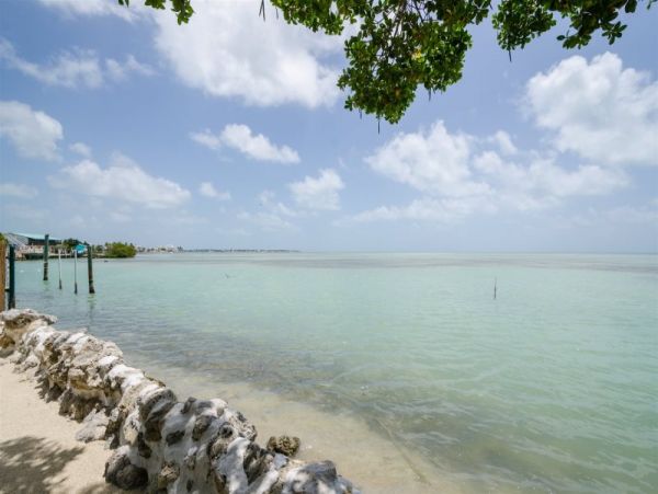 Marathon Vacation Home Five Bedroom with Pool Sleeps 12