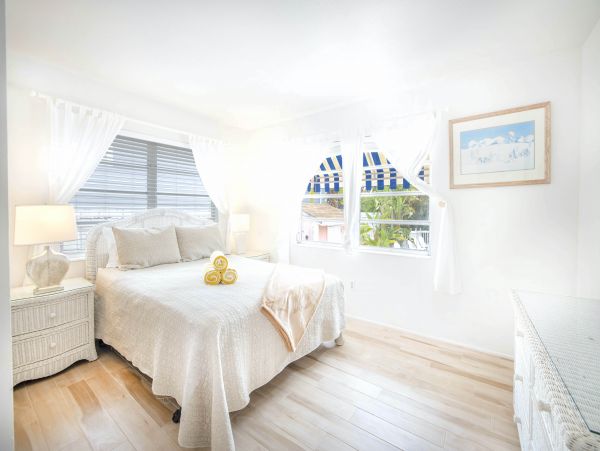 Siesta Key 10 Large 1 Bedroom Units Private Dock Lagoon View