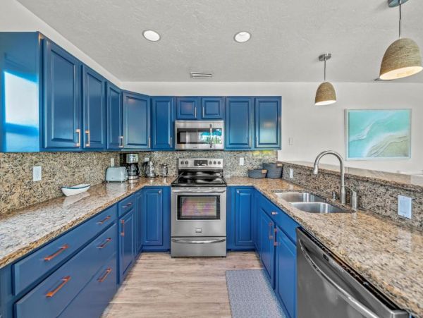 Holmes Beach Charming Vacation Home Just Steps to the Beach