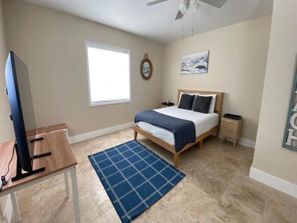 Holmes Beach Charming Vacation Home Just Steps to the Beach