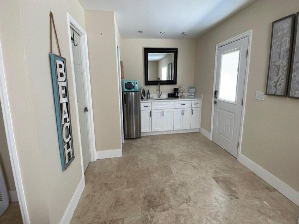 Holmes Beach Charming Vacation Home Just Steps to the Beach