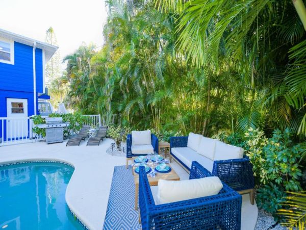 Holmes Beach Charming Vacation Home Just Steps to the Beach