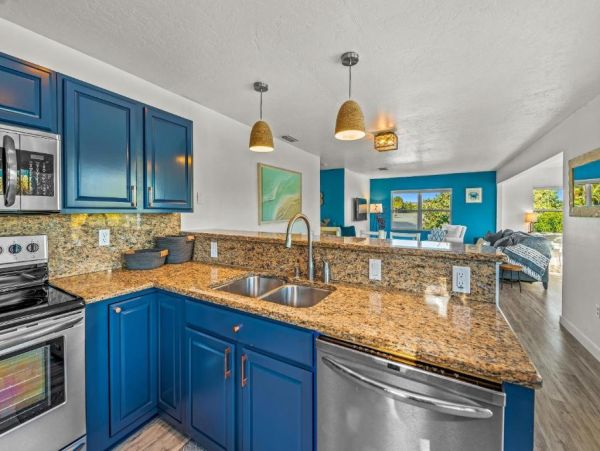 Holmes Beach Charming Vacation Home Just Steps to the Beach