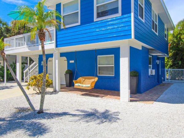 Holmes Beach Charming Vacation Home Just Steps to the Beach