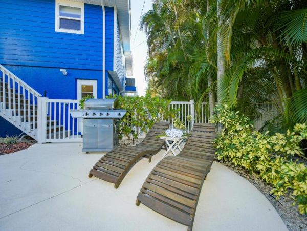 Holmes Beach Charming Vacation Home Just Steps to the Beach