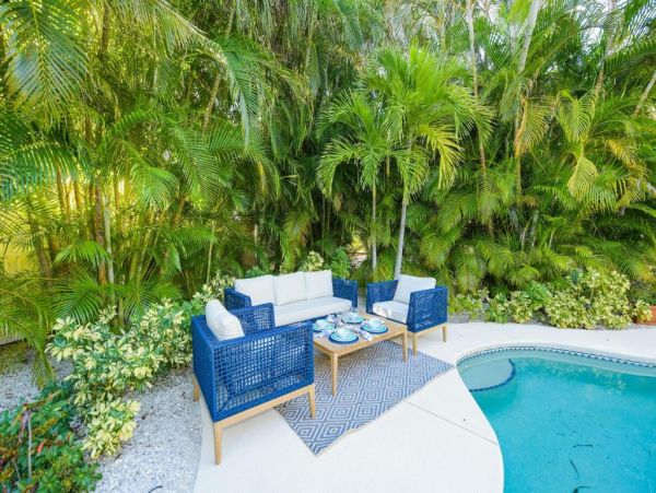 Holmes Beach Charming Vacation Home Just Steps to the Beach