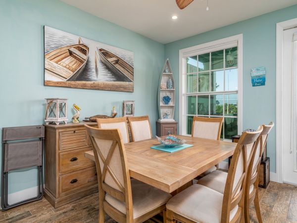 Luxury Vacation Home In The Heart of Fort Myers Sleeps 10