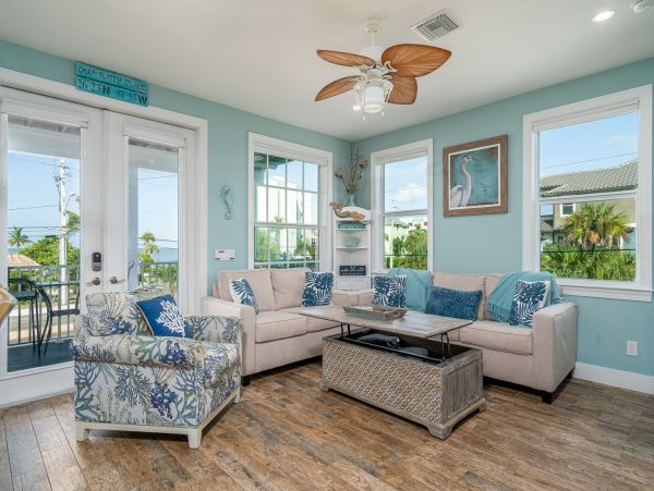 Luxury Vacation Home In The Heart of Fort Myers Sleeps 10