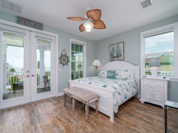 Luxury Vacation Home In The Heart of Fort Myers Sleeps 10