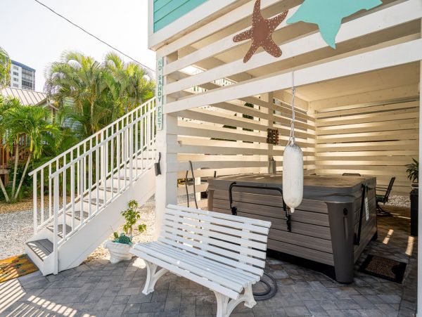 Luxury Vacation Home In The Heart of Fort Myers Sleeps 10