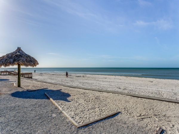 Luxury Vacation Home In The Heart of Fort Myers Sleeps 10