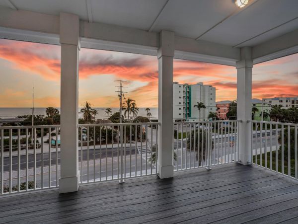Luxury Vacation Home In The Heart of Fort Myers Sleeps 10