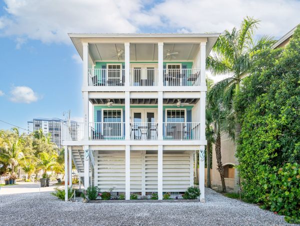 Luxury Vacation Home In The Heart of Fort Myers Sleeps 10