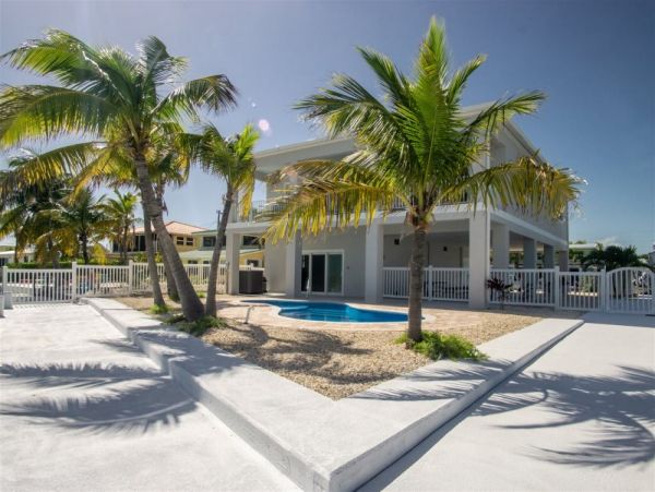 Ocean Views Marathon Vacation Home Three Bedroom w/Pool