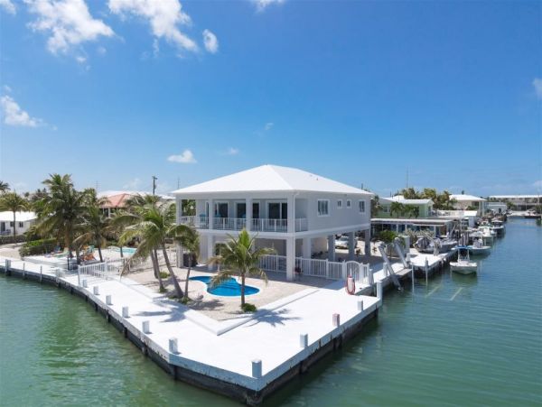 Ocean Views Marathon Vacation Home Three Bedroom w/Pool