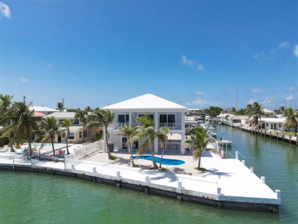 Ocean Views Marathon Vacation Home Three Bedroom w/Pool