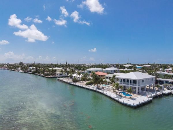 Ocean Views Marathon Vacation Home Three Bedroom w/Pool