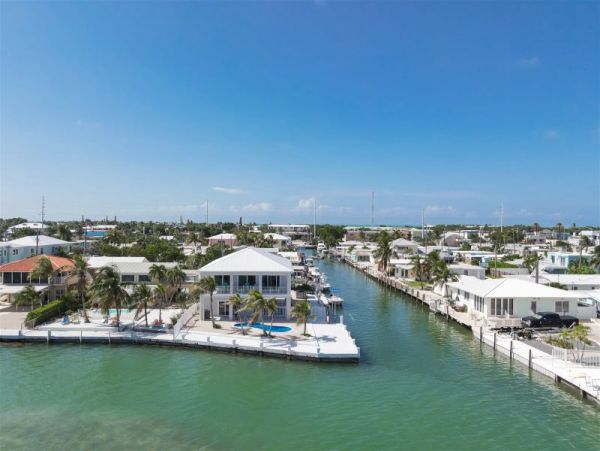 Ocean Views Marathon Vacation Home Three Bedroom w/Pool