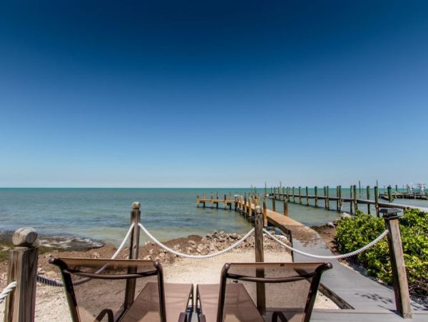 Comfortable Three Bedroom Waterfront Home Sleeps 8