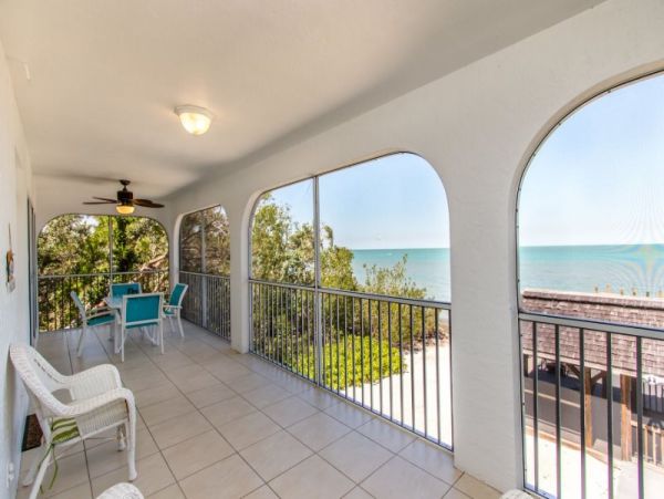 Comfortable Three Bedroom Waterfront Home Sleeps 8