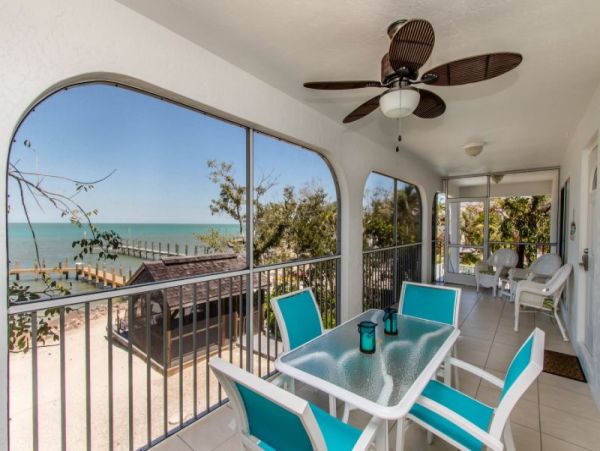 Comfortable Three Bedroom Waterfront Home Sleeps 8