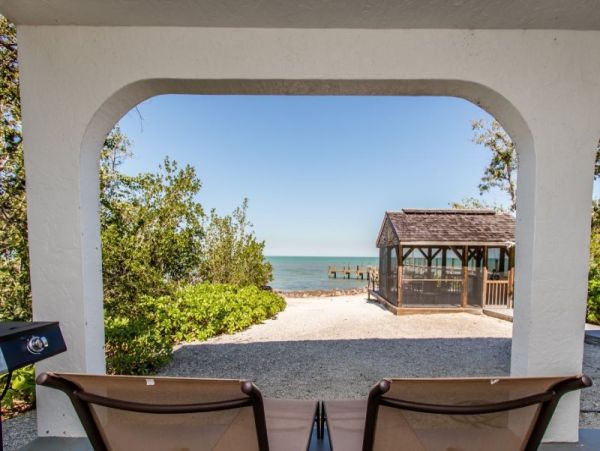 Comfortable Three Bedroom Waterfront Home Sleeps 8