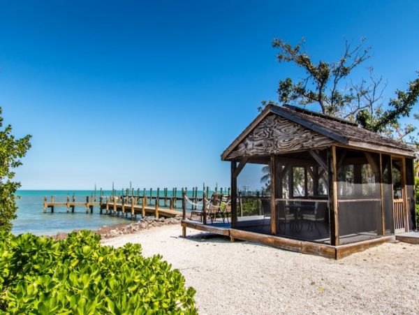 Comfortable Three Bedroom Waterfront Home Sleeps 8