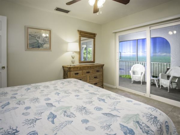 Comfortable Three Bedroom Waterfront Home Sleeps 8
