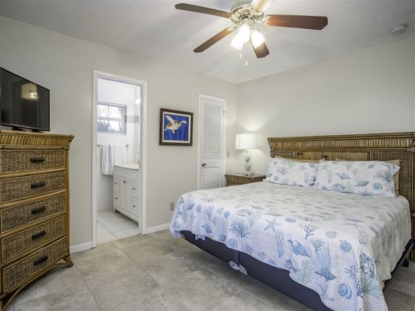 Comfortable Three Bedroom Waterfront Home Sleeps 8