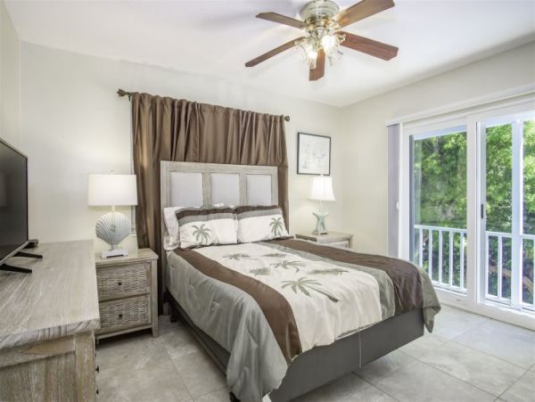 Comfortable Three Bedroom Waterfront Home Sleeps 8