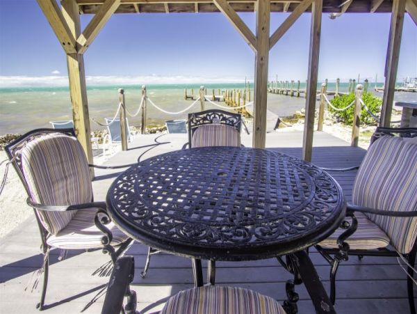 Comfortable Three Bedroom Waterfront Home Sleeps 8