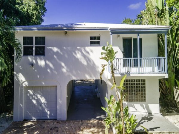 Comfortable Three Bedroom Waterfront Home Sleeps 8