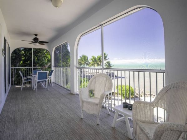 Comfortable Three Bedroom Waterfront Home Sleeps 8