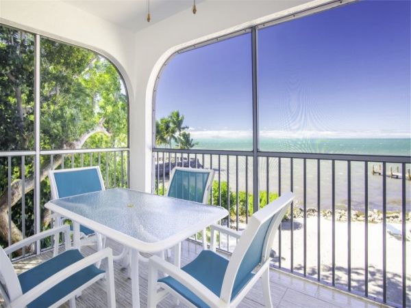 Comfortable Three Bedroom Waterfront Home Sleeps 8