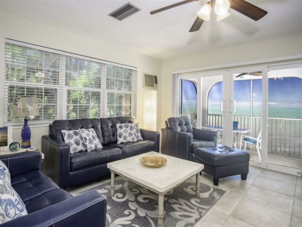 Comfortable Three Bedroom Waterfront Home Sleeps 8