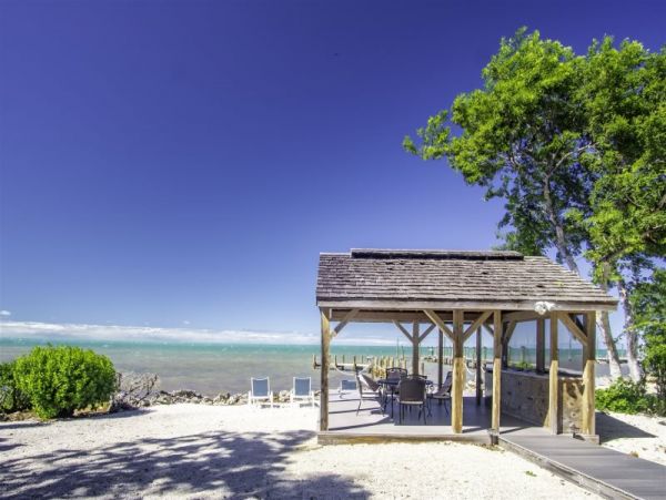 Comfortable Three Bedroom Waterfront Home Sleeps 8